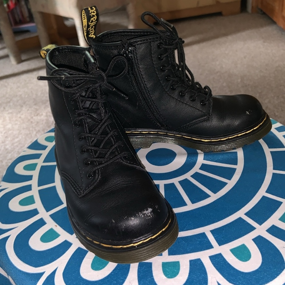 Child size Dr. Martens Delaney side zip lace up boots black leather AW004 C10